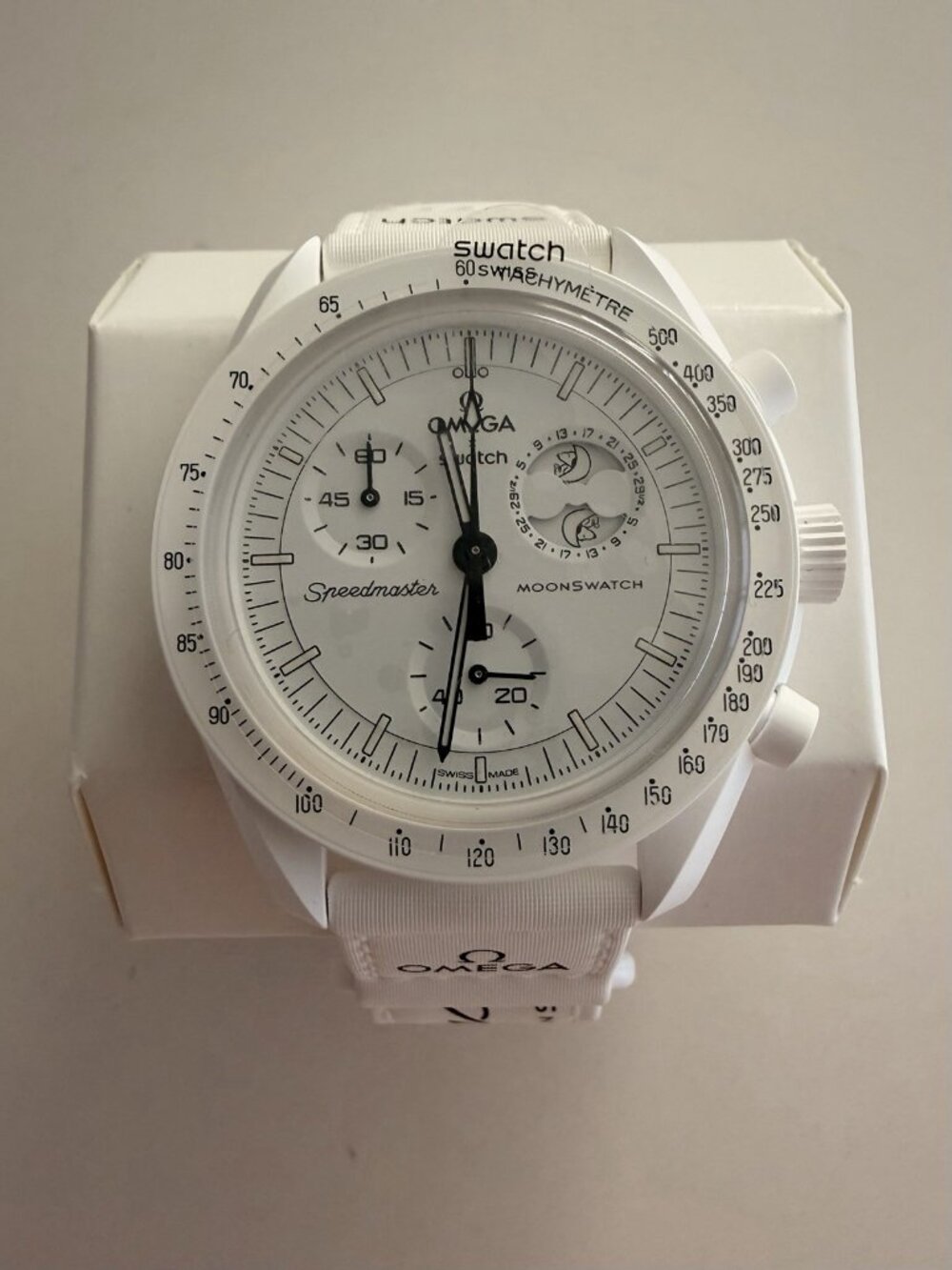OMEGA Swatch Snoopy Moonphase Moonswatch Mission To The Moon White